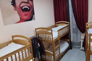 Хостел Dja Hostel. Место в общем 8-местном номере Бордо 4